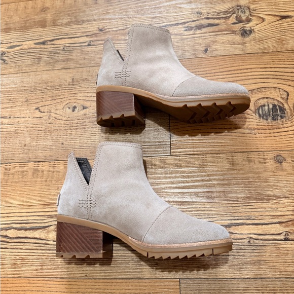 Sorel Women's Cream Ankle Booties - Picture 1 of 8